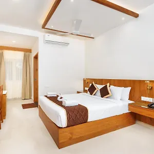 Lincoln Square Hotel Thekkady